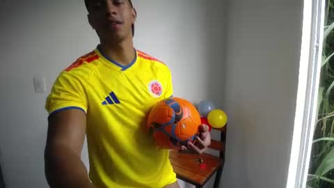 Snapshot of marco_striker chatting on 06-11-26, 02:37 Marco online show from 06-11-26, 02:37