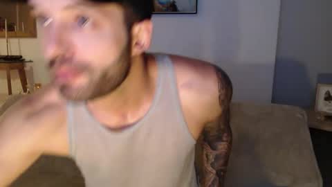 Snapshot of marcoandpolo01 chatting on 02-09-26, 01:09 Marco Polo online show from 02-09-26, 01:09