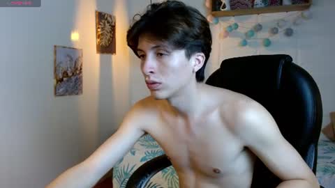 Snapshot of marcoviolet chatting on 06-18-26, 08:02 marcoviolet online show from 06-18-26, 08:02