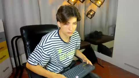 Snapshot of marcoviolet chatting on 07-09-26, 07:40 marcoviolet online show from 07-09-26, 07:40