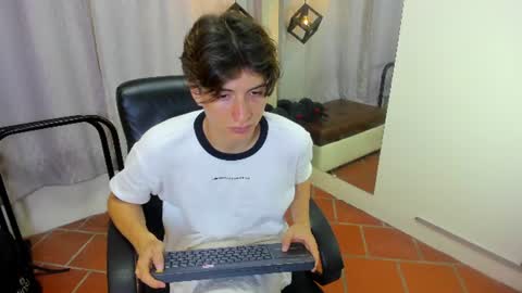 Snapshot of marcoviolet chatting on 07-10-26, 07:38 marcoviolet online show from 07-10-26, 07:38