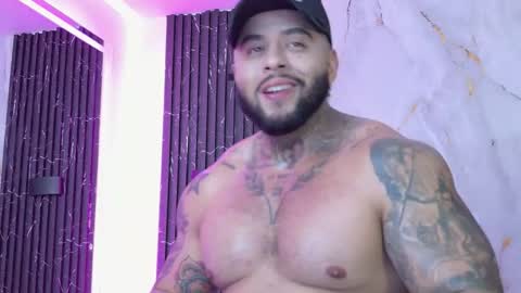 Snapshot of marcus_fit1 chatting on 06-10-26, 01:17 Marcus online show from 06-10-26, 01:17