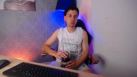 Snapshot of marcus_hanks chatting on 02-20-25, 10:59 Marcus Hanks online show from 02-20-25, 10:59