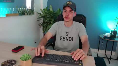 Snapshot of marcus_hanks chatting on 03-01-25, 04:47 Marcus Hanks online show from 03-01-25, 04:47