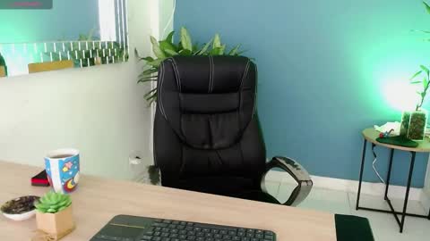 Snapshot of marcus_hanks chatting on 03-01-25, 06:32 Marcus Hanks online show from 03-01-25, 06:32