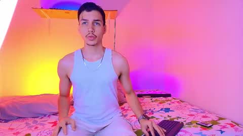 Snapshot of marcus_hanks chatting on 11-10-25, 04:00 Marcus Hanks online show from 11-10-25, 04:00