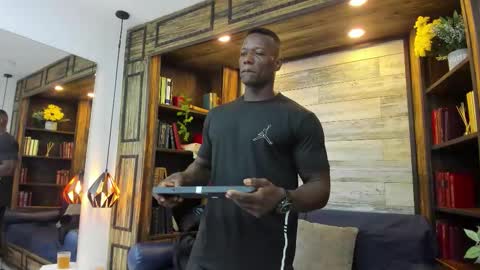 Snapshot of marcusblack_ chatting on 12-19-25, 12:23 Marcusssss online show from 12-19-25, 12:23