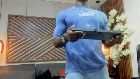 Snapshot of marcusblack_ chatting on 02-14-26, 12:02 Marcusssss online show from 02-14-26, 12:02