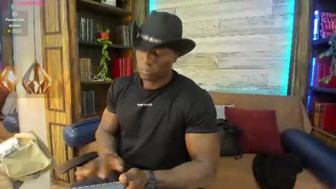 Snapshot of marcusblack_ chatting on 06-24-26, 02:16 Marcusssss online show from 06-24-26, 02:16