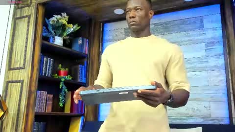 Snapshot of marcusblack_ chatting on 07-11-26, 11:35 Marcusssss online show from 07-11-26, 11:35