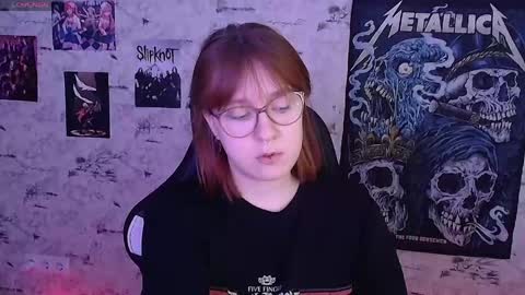 Snapshot of margaret_red chatting on 05-13-26, 12:24 Margaret online show from 05-13-26, 12:24