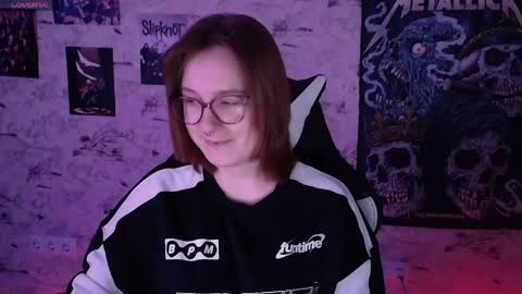 Snapshot of margaret_red chatting on 05-28-26, 05:43 Margaret online show from 05-28-26, 05:43