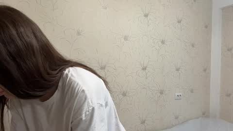 Snapshot of margaretawieczorek chatting on 05-27-26, 05:37 Emily online show from 05-27-26, 05:37