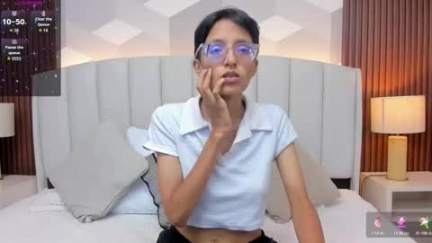 Aitana online show from 12-18-25, 01:44