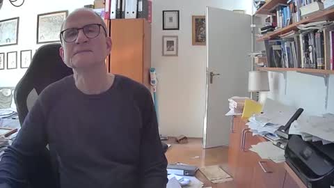 Snapshot of marginalie chatting on 01-21-25, 10:08 marginalie online show from 01-21-25, 10:08