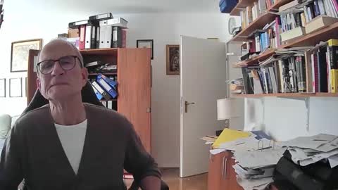 Snapshot of marginalie chatting on 10-12-25, 01:43 marginalie online show from 10-12-25, 01:43