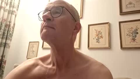 Snapshot of marginalie chatting on 10-28-25, 06:17 marginalie online show from 10-28-25, 06:17