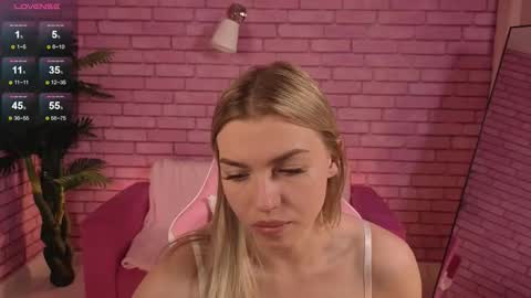 Snapshot of margo_robbbie chatting on 10-08-25, 01:25 margo_robbbie online show from 10-08-25, 01:25