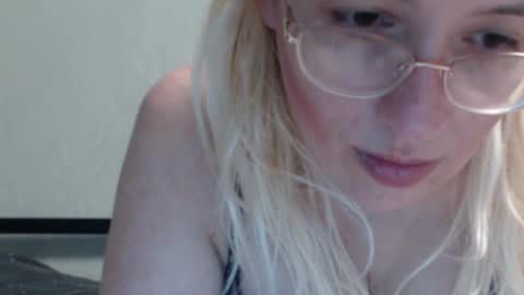 Snapshot of margo_shine chatting on 12-17-25, 03:07 margo_shine online show from 12-17-25, 03:07