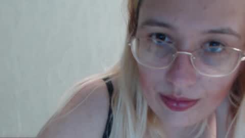 Snapshot of margo_shine chatting on 12-21-25, 03:08 margo_shine online show from 12-21-25, 03:08