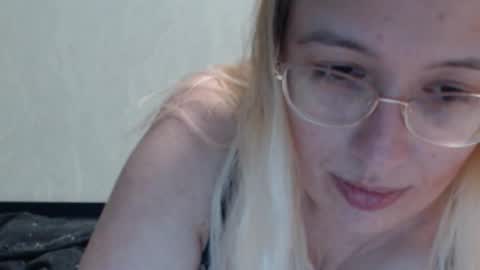 Snapshot of margo_shine chatting on 12-22-25, 01:41 margo_shine online show from 12-22-25, 01:41