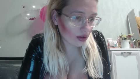 Snapshot of margo_shine chatting on 02-13-26, 05:20 margo_shine online show from 02-13-26, 05:20