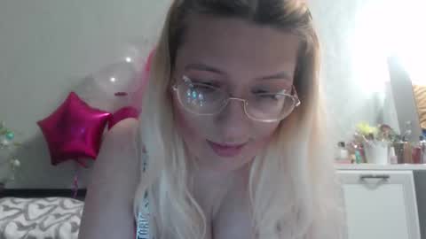 Snapshot of margo_shine chatting on 02-18-26, 03:30 margo_shine online show from 02-18-26, 03:30