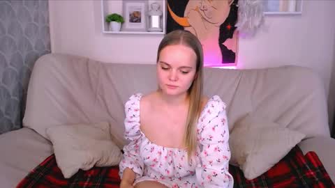 Snapshot of margoblonde chatting on 10-06-25, 06:11 margoblonde online show from 10-06-25, 06:11