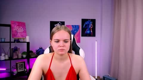 Snapshot of margoblonde chatting on 10-19-25, 02:45 margoblonde online show from 10-19-25, 02:45
