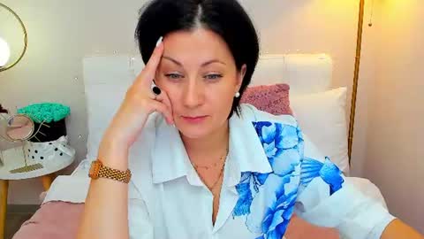 Snapshot of margobloom chatting on 07-19-26, 10:08 Margo online show from 07-19-26, 10:08