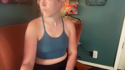 Elle online show from 11-18-25, 02:43