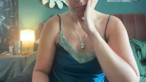 Snapshot of margolane chatting on 05-22-26, 05:40 Elle online show from 05-22-26, 05:40
