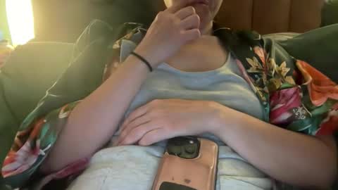 Snapshot of margolane chatting on 05-27-26, 01:57 Elle online show from 05-27-26, 01:57