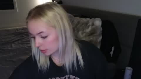 Snapshot of margot_robbie7 chatting on 06-15-26, 02:14 margot_robbie7 online show from 06-15-26, 02:14
