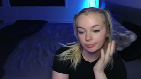 Snapshot of margot_robbie7 chatting on 06-29-26, 01:34 margot_robbie7 online show from 06-29-26, 01:34