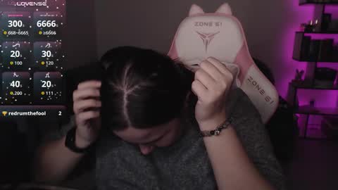 Snapshot of mari_moore7 chatting on 10-19-25, 05:13 mari moore online show from 10-19-25, 05:13