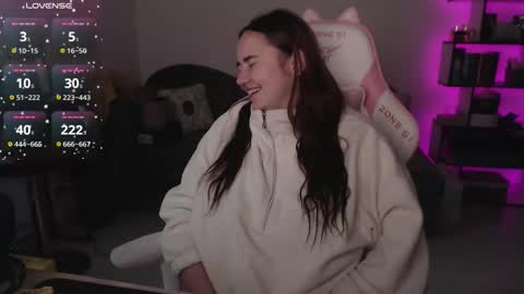 Snapshot of mari_moore7 chatting on 11-21-25, 05:06 mari moore online show from 11-21-25, 05:06