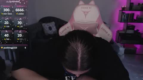 Snapshot of mari_moore7 chatting on 11-26-25, 07:53 mari moore online show from 11-26-25, 07:53