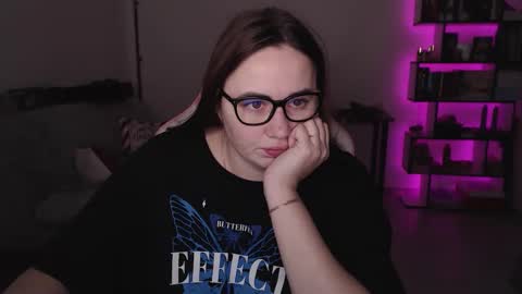 Snapshot of mari_moore7 chatting on 12-14-25, 05:35 mari moore online show from 12-14-25, 05:35