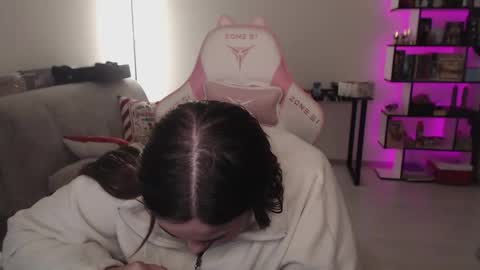 Snapshot of mari_moore7 chatting on 12-14-25, 05:40 mari moore online show from 12-14-25, 05:40