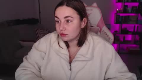 Snapshot of mari_moore7 chatting on 12-15-25, 07:23 mari moore online show from 12-15-25, 07:23