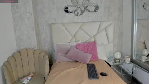 Snapshot of maria_09_ chatting on 02-19-26, 10:55 Maria online show from 02-19-26, 10:55