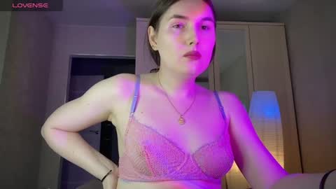 Snapshot of maria_bowie chatting on 05-20-26, 06:30 Maria online show from 05-20-26, 06:30