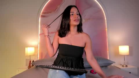 Snapshot of maria_gil chatting on 05-22-26, 11:38 Maria online show from 05-22-26, 11:38