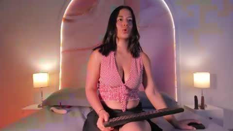 Snapshot of maria_gil chatting on 07-25-26, 11:08 Maria online show from 07-25-26, 11:08
