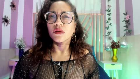 Snapshot of maria_paulac chatting on 12-19-24, 05:07 MARIA online show from 12-19-24, 05:07