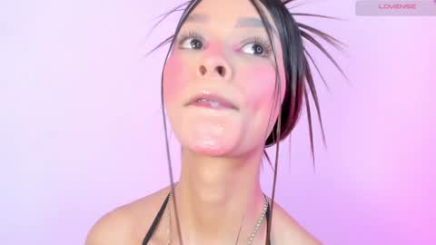 S O F I A  model independent online show from 02-06-25, 11:10