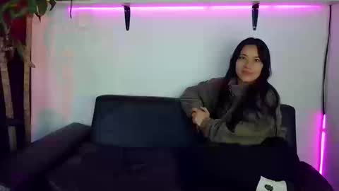 Snapshot of mariaa_paulaa chatting on 09-09-25, 01:21 Maria Paula online show from 09-09-25, 01:21