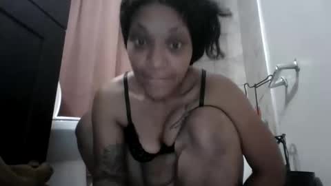 Snapshot of mariah255 chatting on 05-10-26, 09:58 Mariah online show from 05-10-26, 09:58