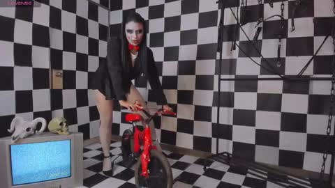 MARIA HERRERA  online show from 10-24-25, 10:17